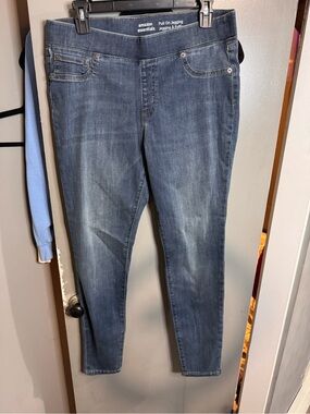 Amazon Essentials Men Slim Jeans - Medium Blue Wash